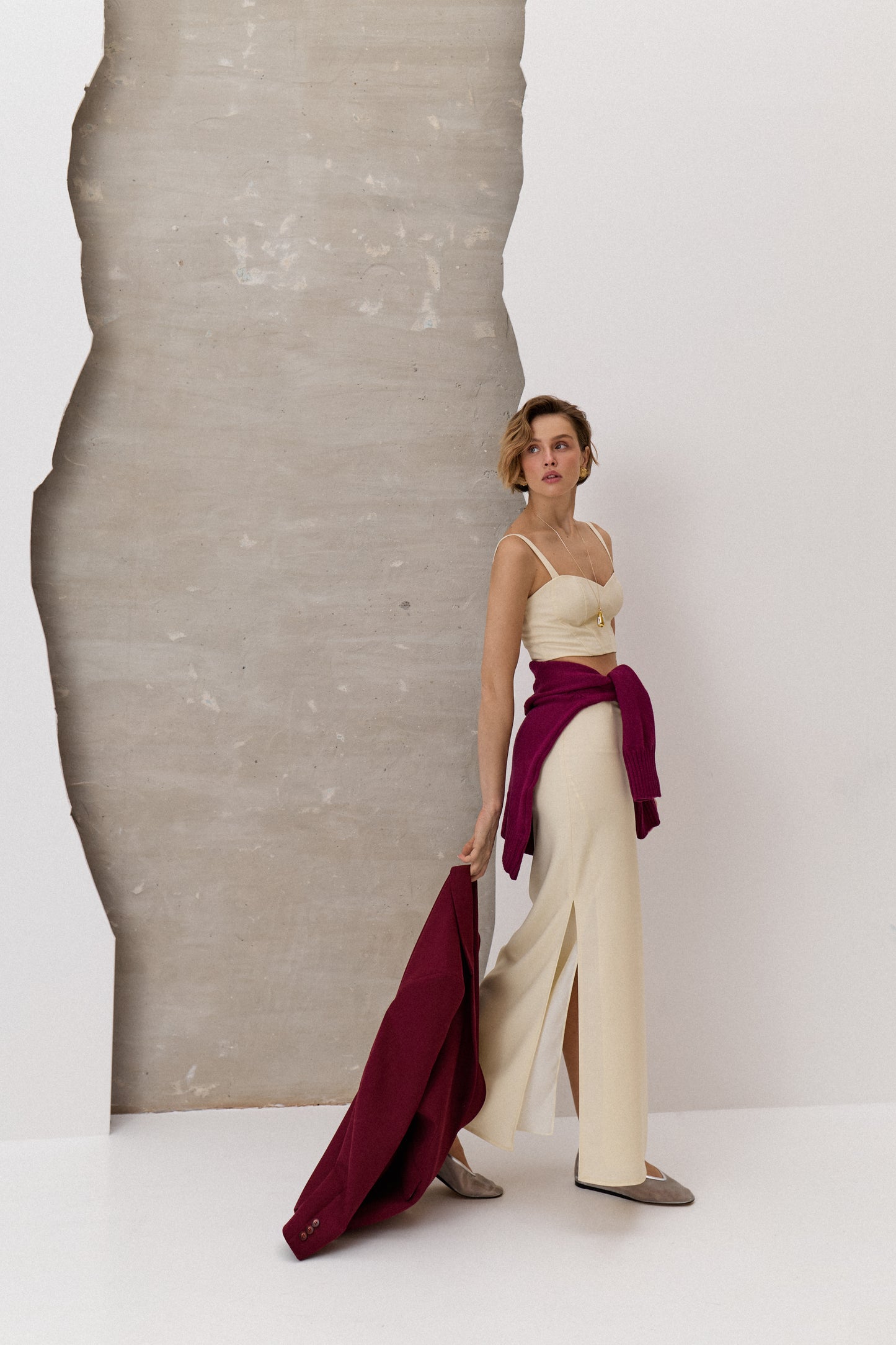 Топ молочного кольору