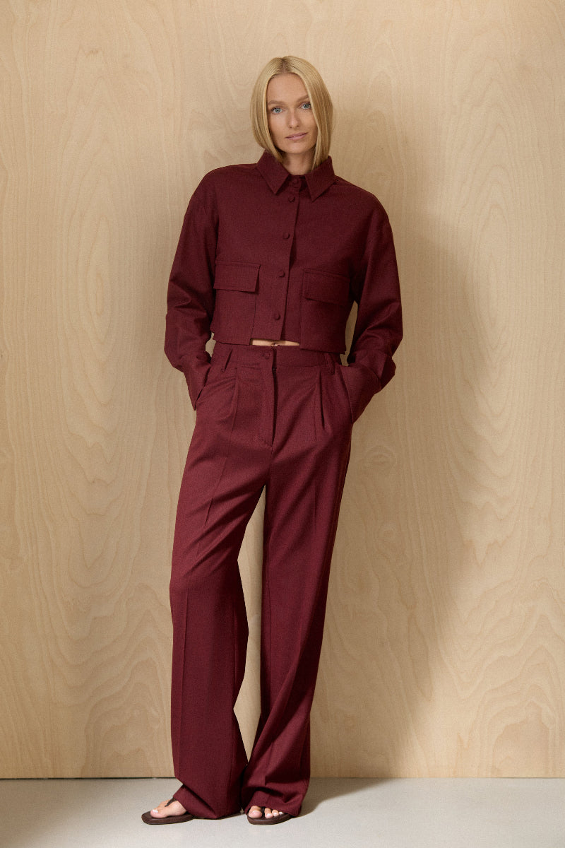 Коротка сорочка бордового кольору