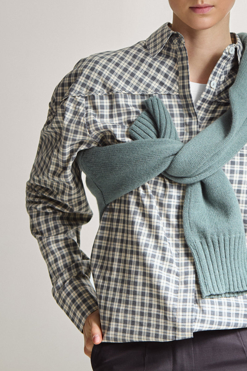 Зелена сорочка в клітинку