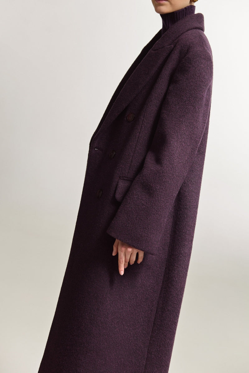 Пальто темно-фіолетового кольору