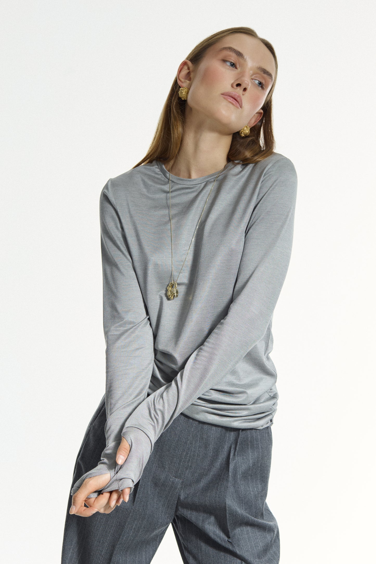 Світло-сірий лонгслів