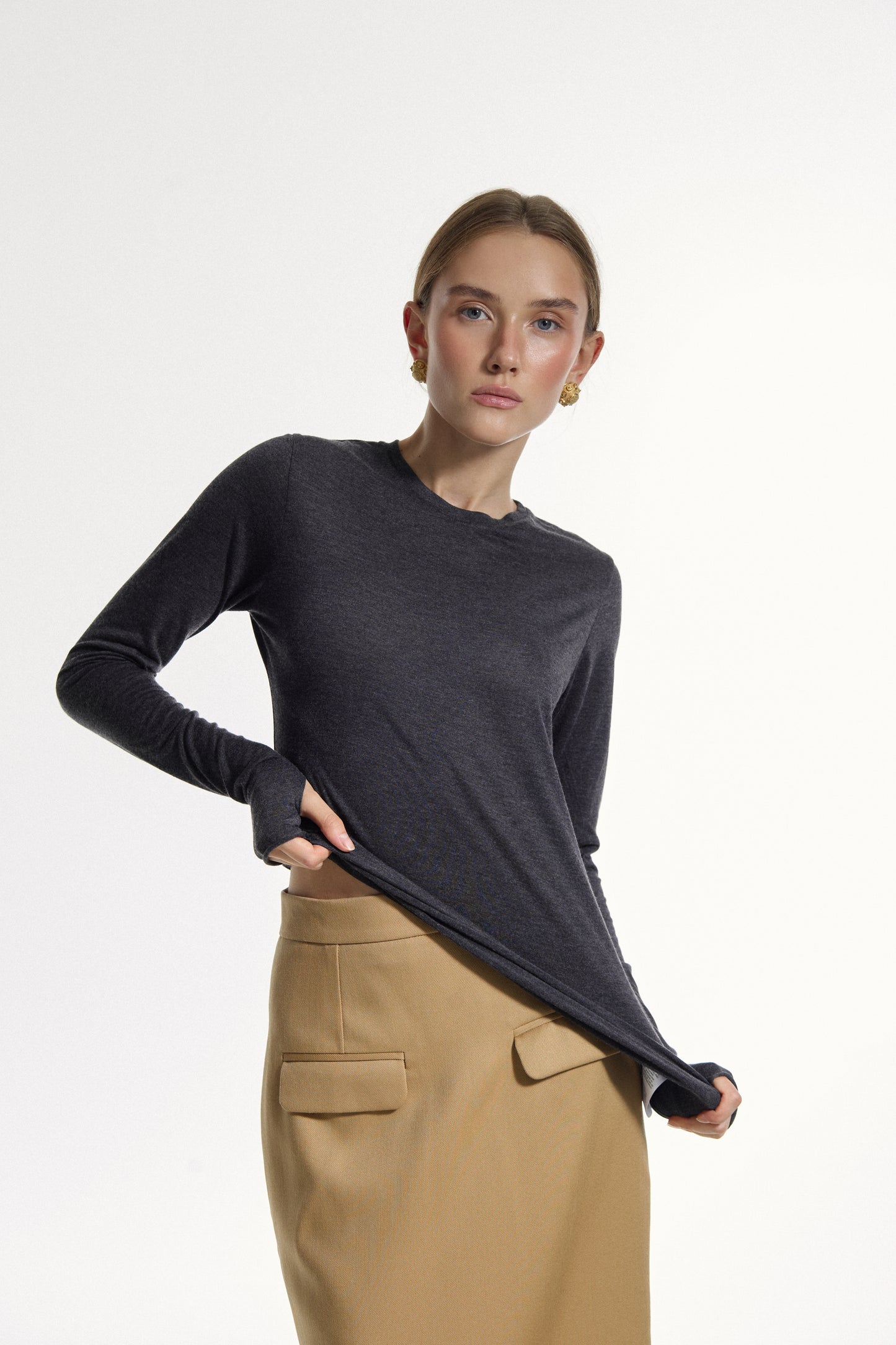 Темно-сірий лонгслів