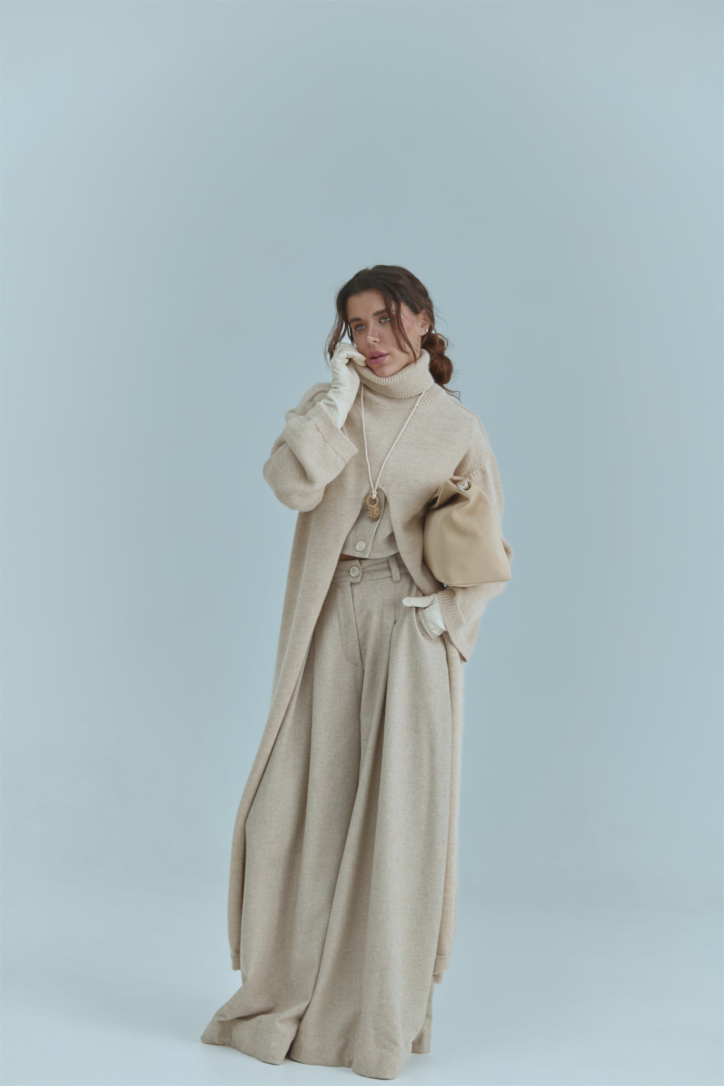 Бежевий кардиган з розрізом «Limited Capsule Collection»