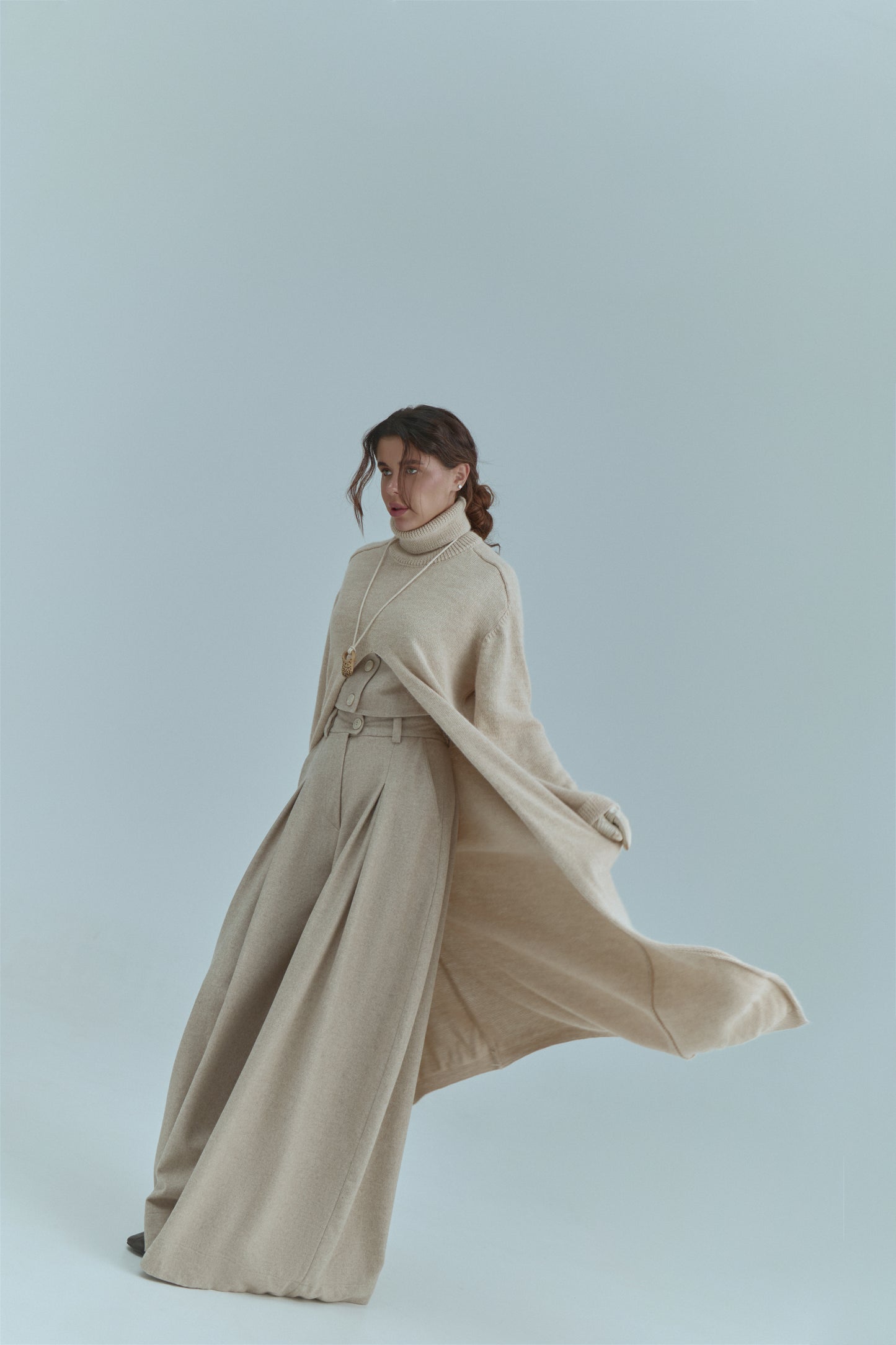 Бежевий кардиган з розрізом «Limited Capsule Collection»