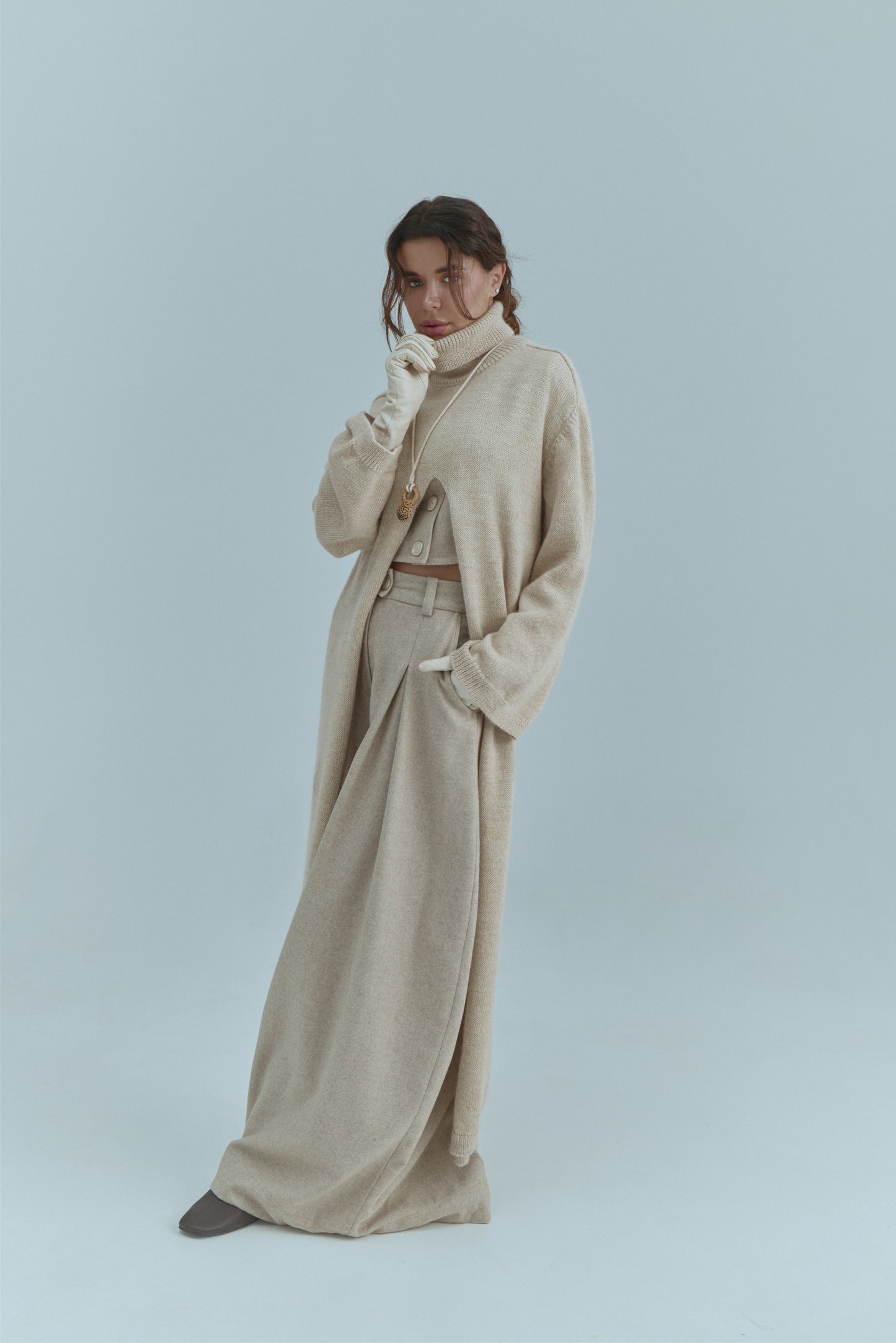 Бежевий кардиган з розрізом «Limited Capsule Collection»