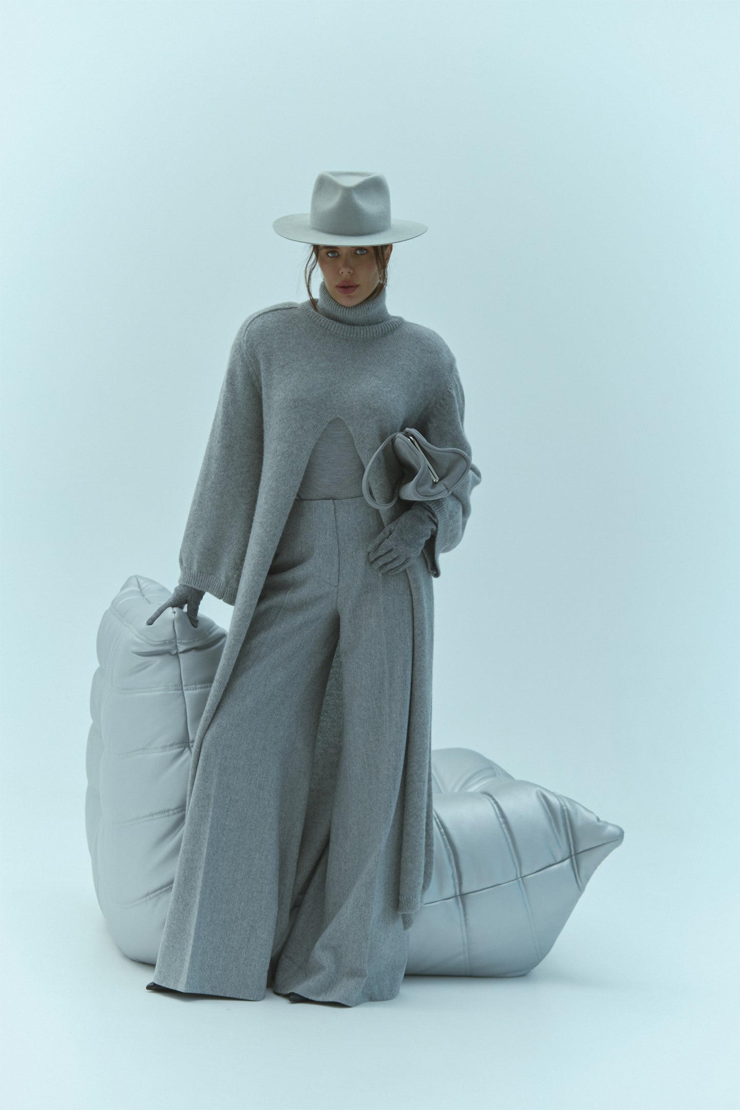 Сірий кардиган з розрізом «Limited Capsule Collection»