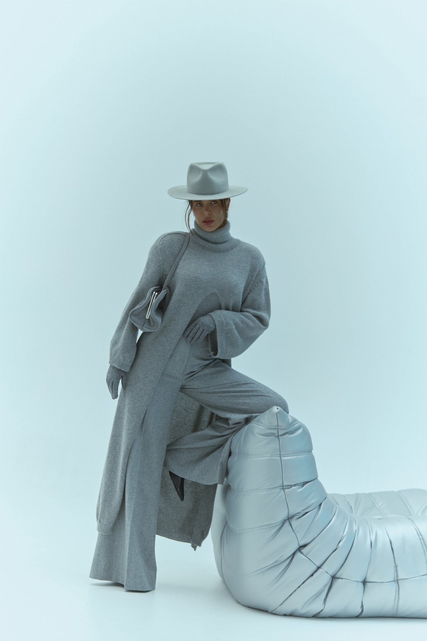 Сірий кардиган з розрізом «Limited Capsule Collection»