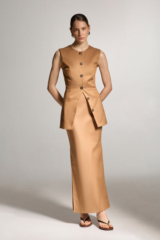 Жилет капучино приталений