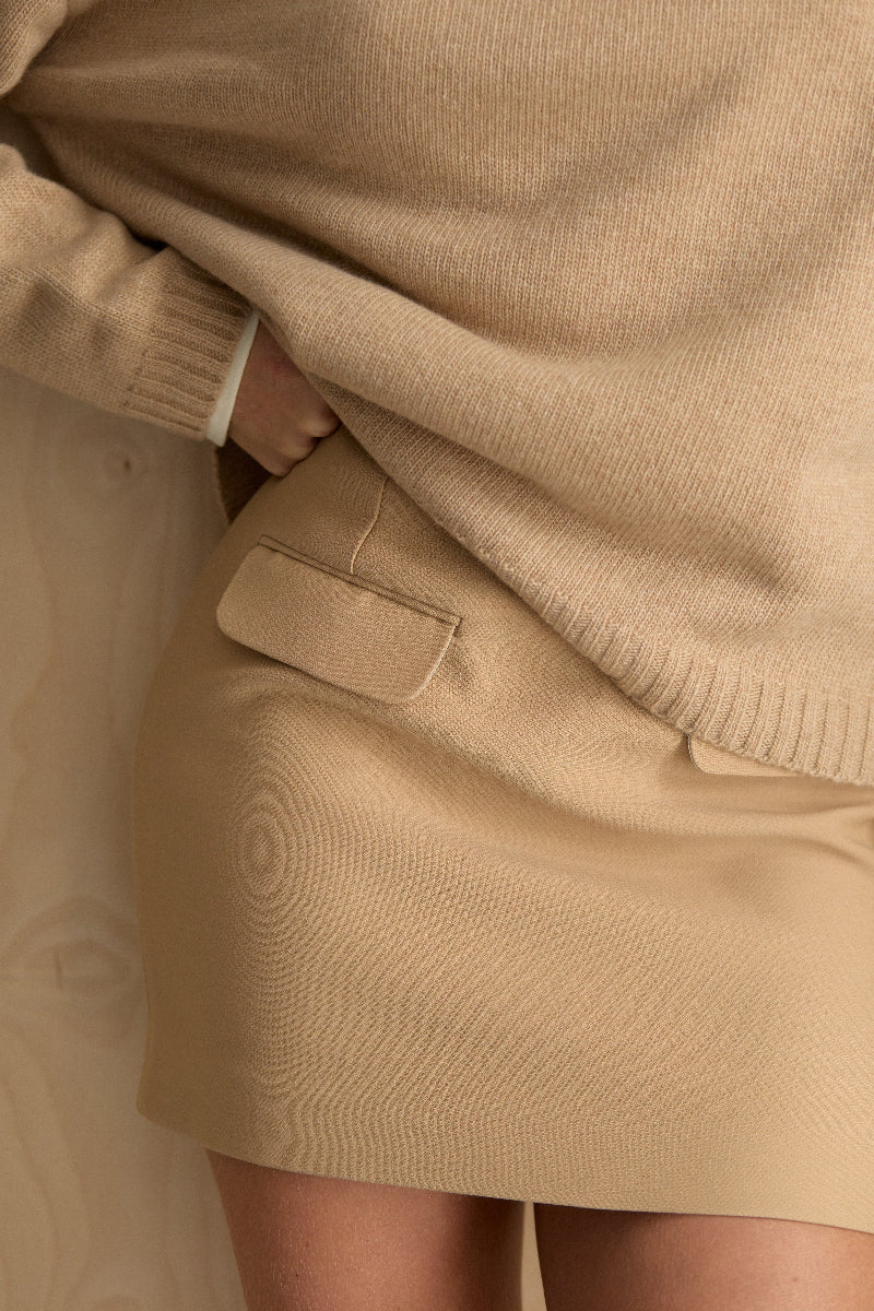 Бежева міні-спідниця