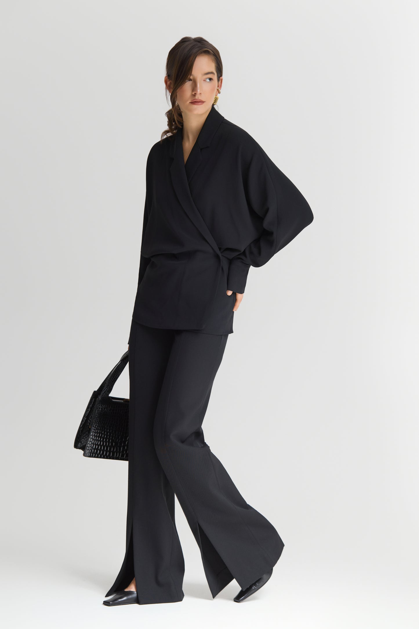 Чорні брюки з розрізами