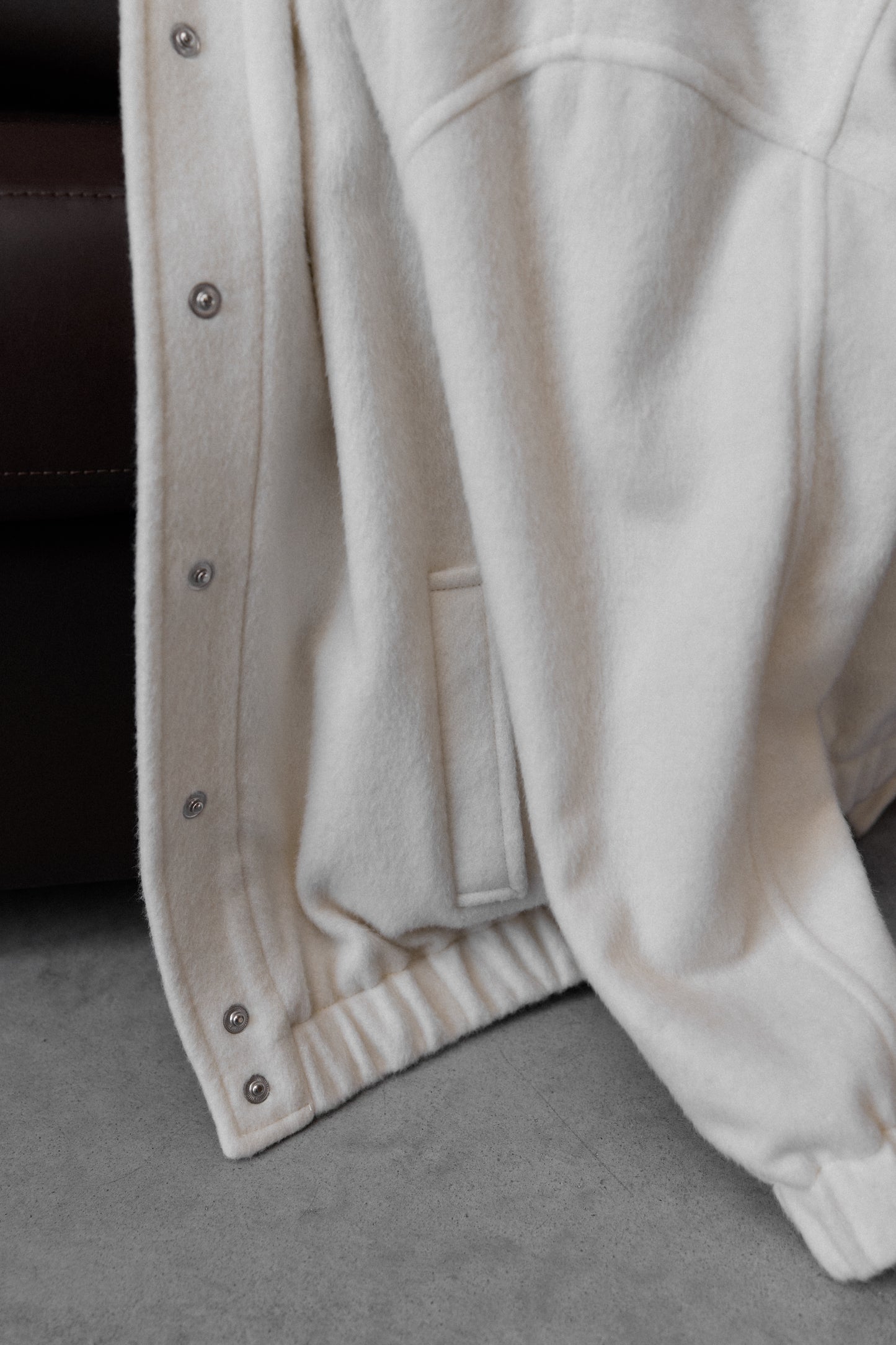 Бомбер молочний