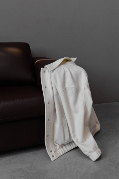 Бомбер молочний