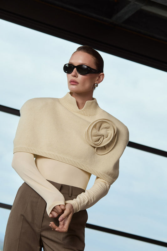 Кейп з квіткою