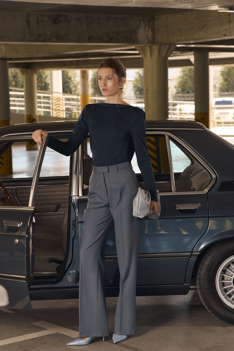 Лонгслів з відкритою спиною і намистом