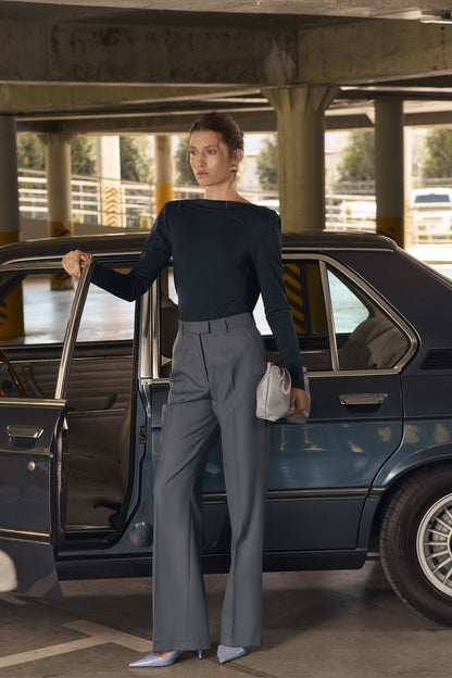 Лонгслів з відкритою спиною і намистом