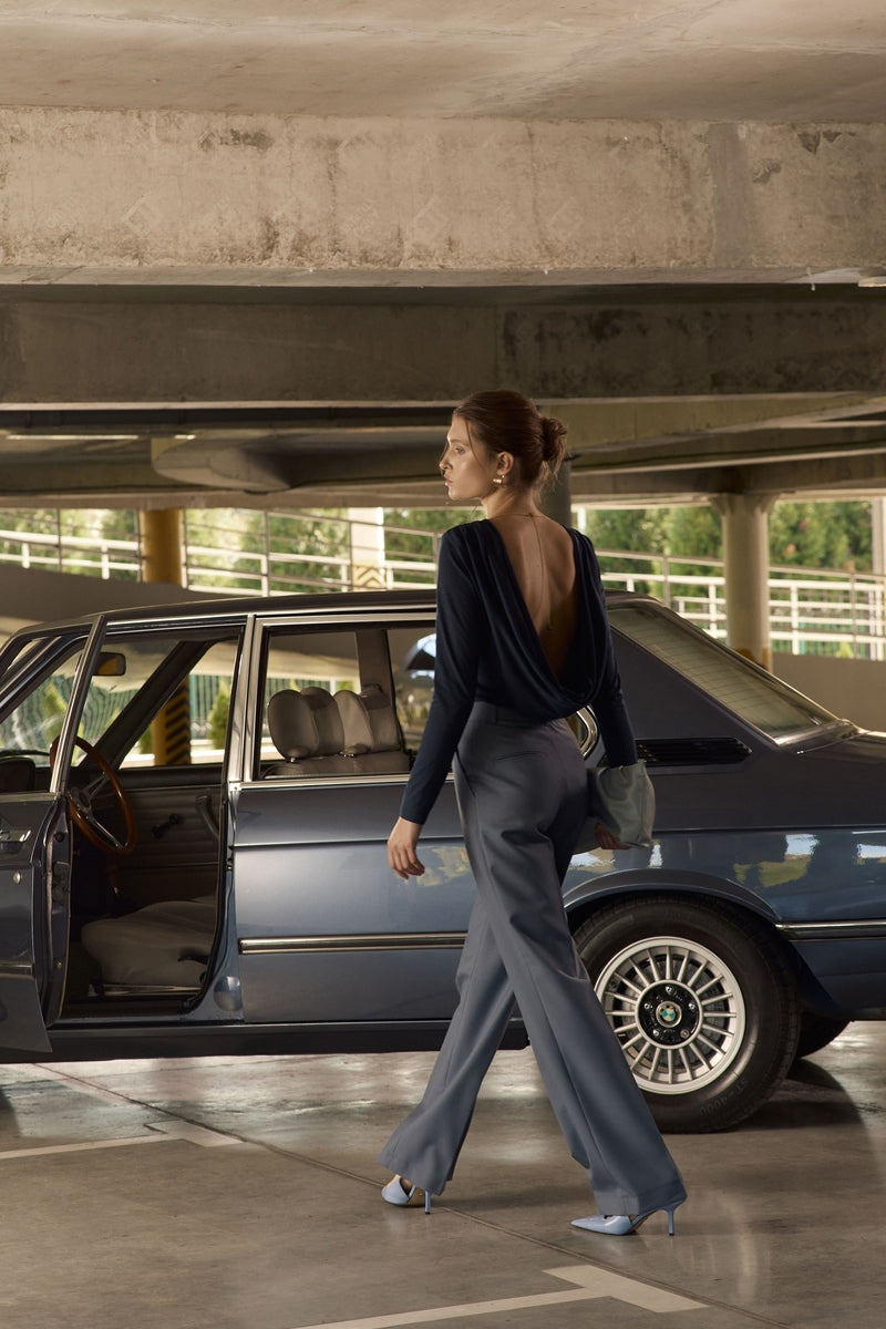 Лонгслів з відкритою спиною і намистом