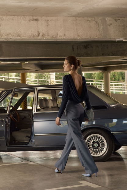 Лонгслів з відкритою спиною і намистом