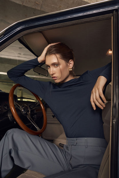 Лонгслів з відкритою спиною і намистом