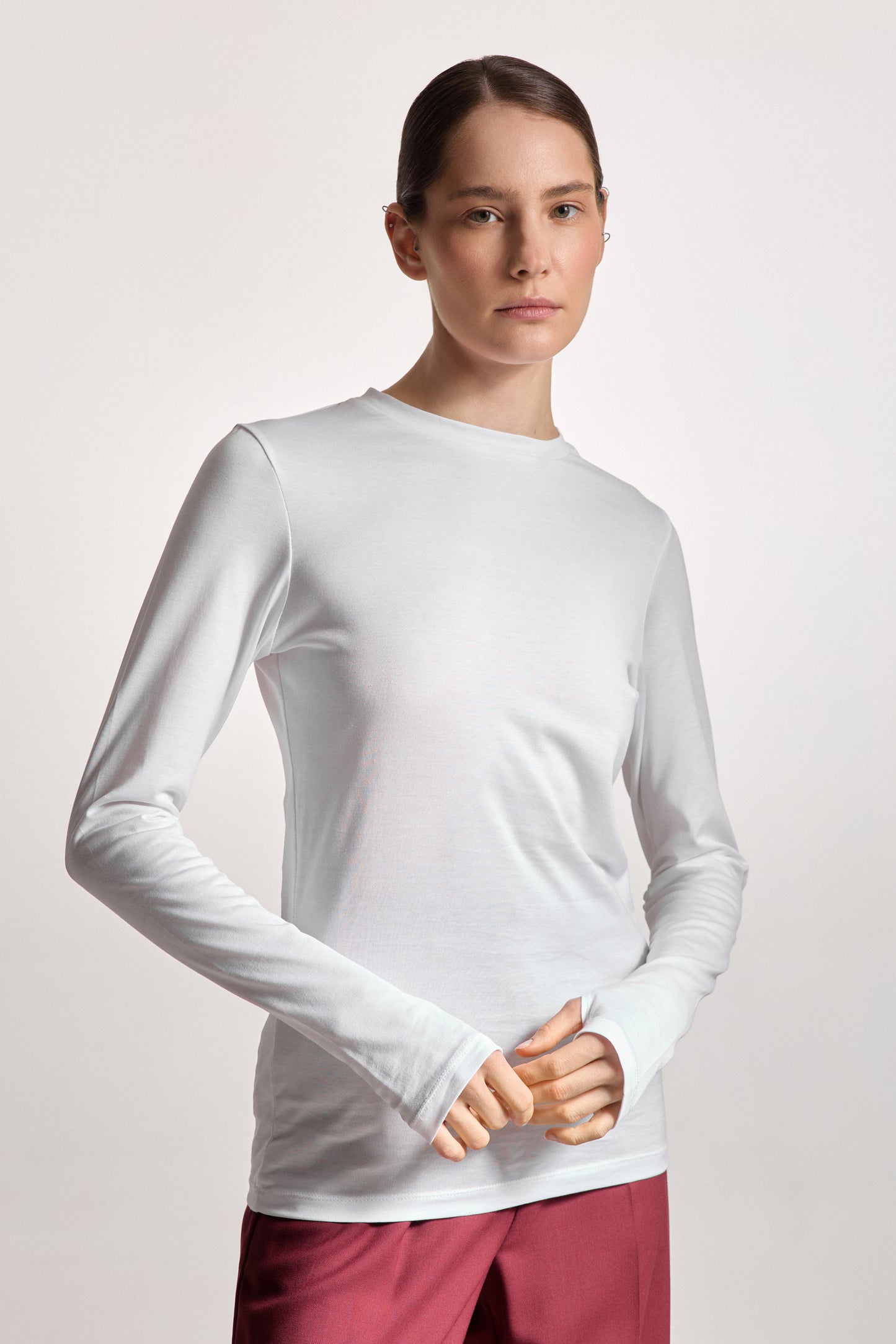 Білий лонгслів