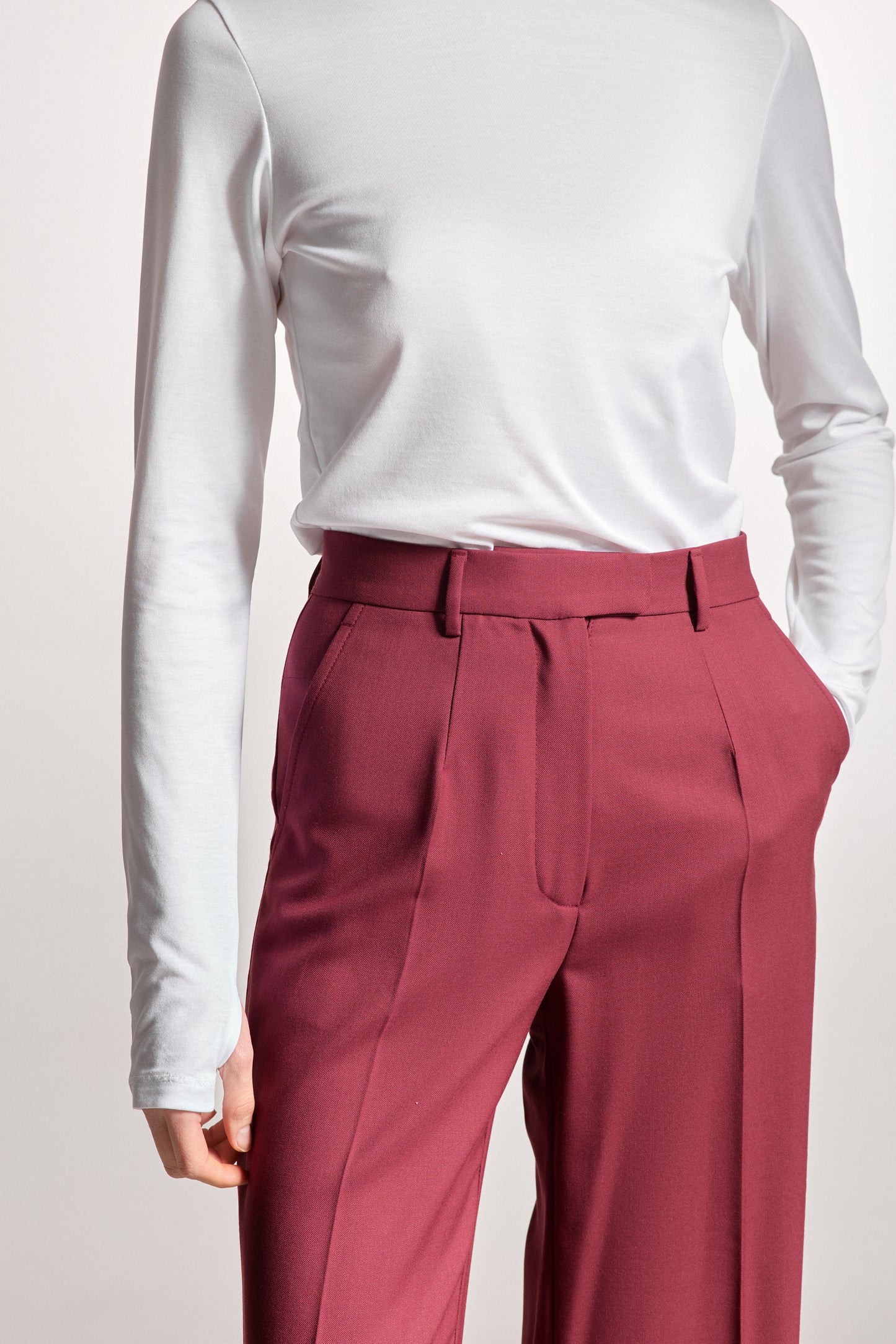 Білий лонгслів