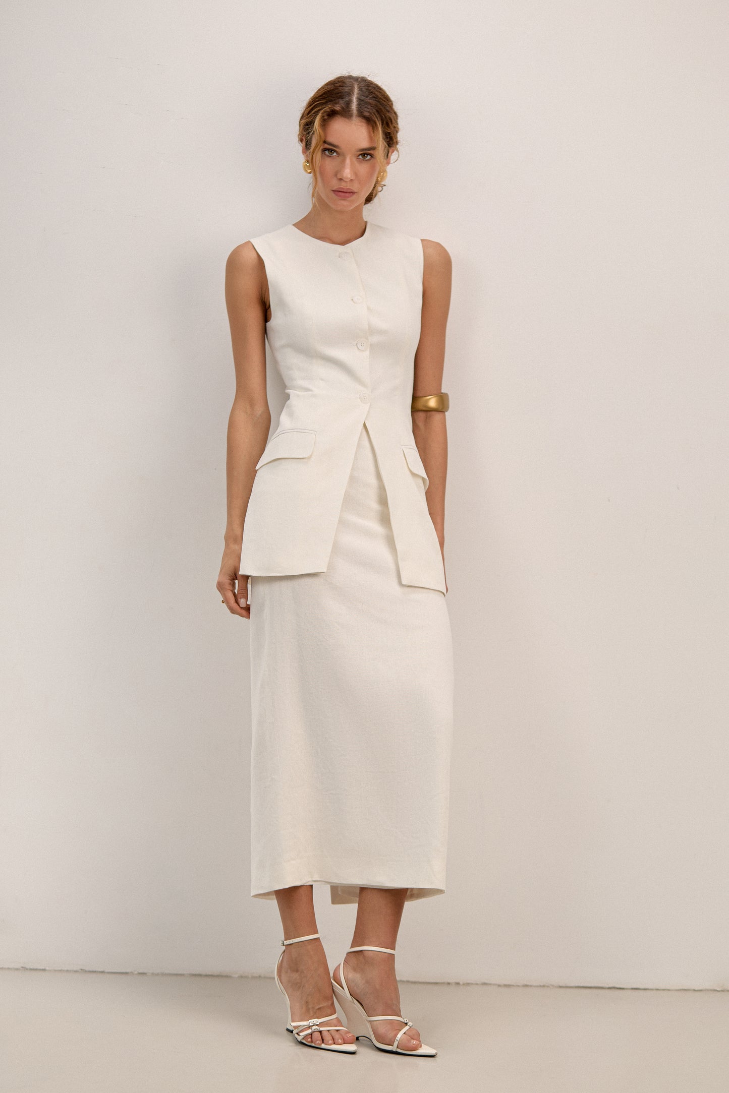 Жилет Lina молочний лляний приталений