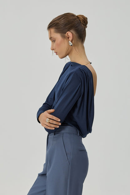 Лонгслів з відкритою спиною і намистом