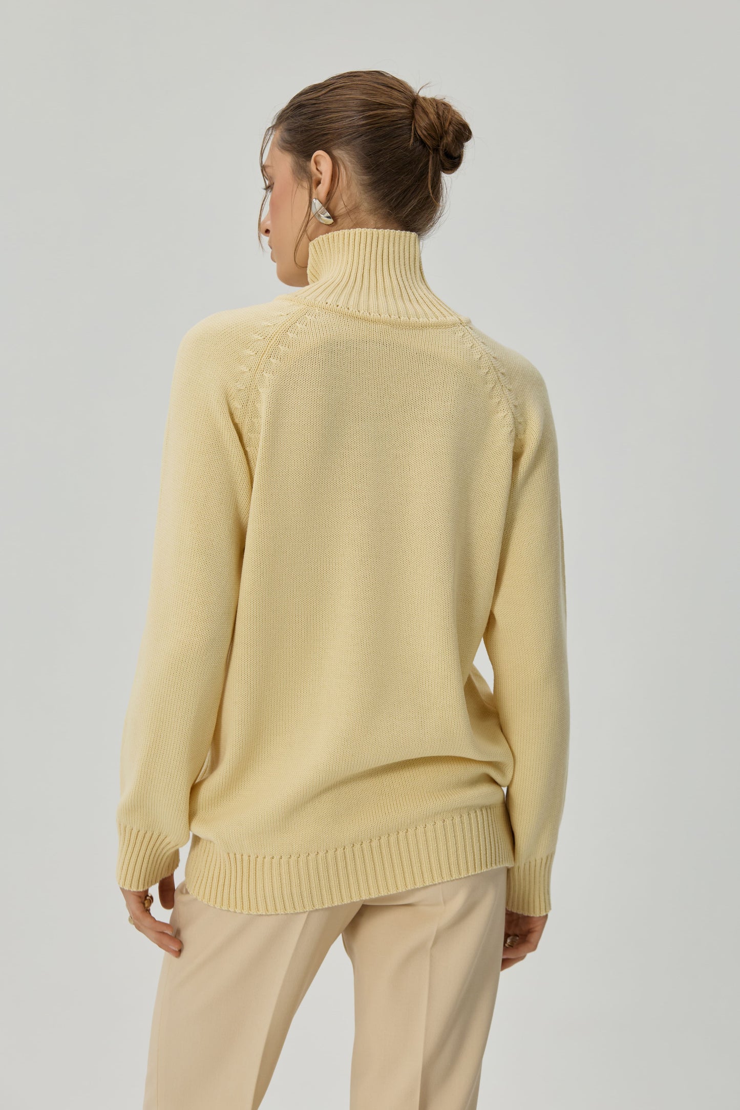 Светр вершковий