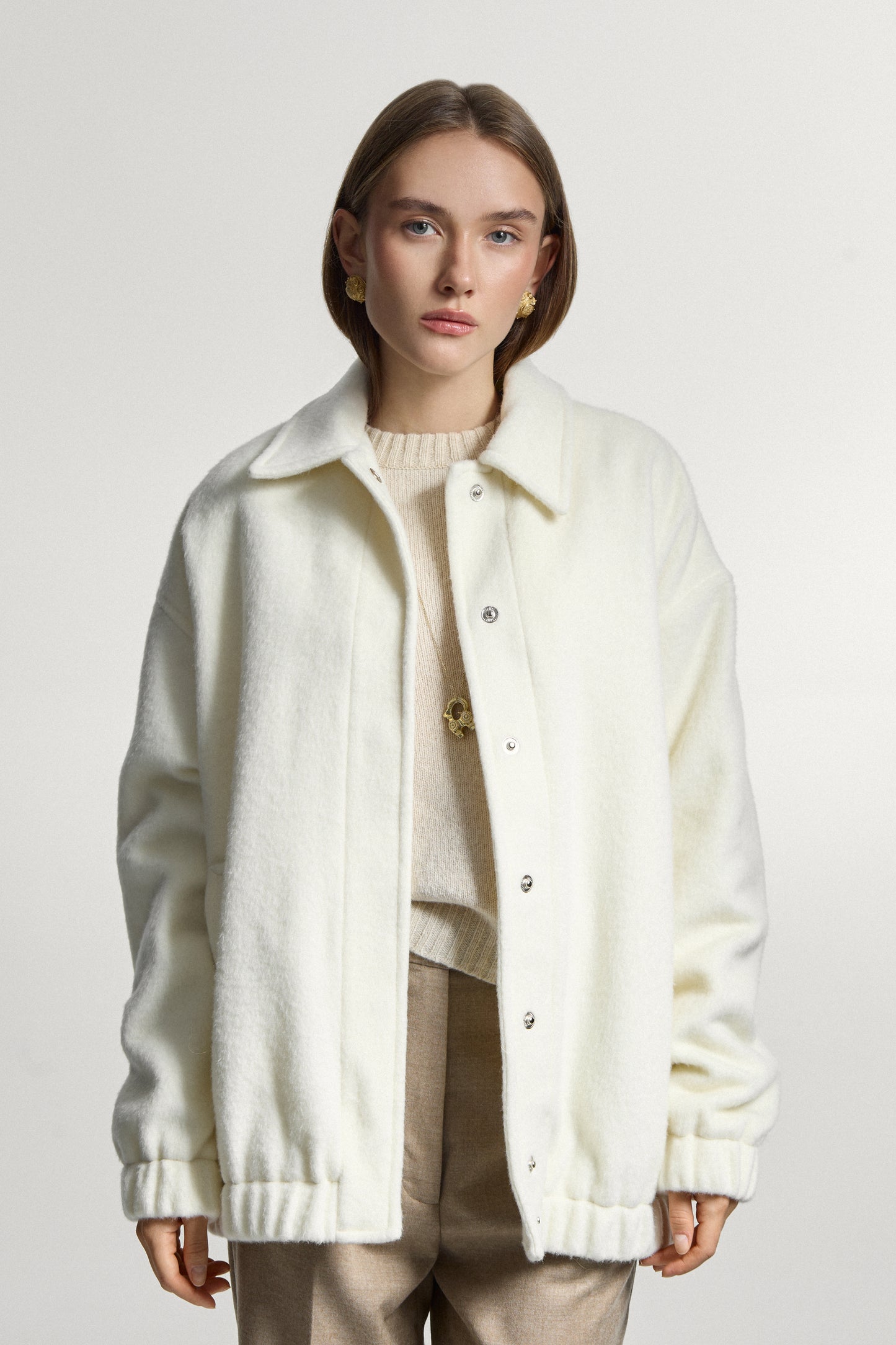 Бомбер молочний