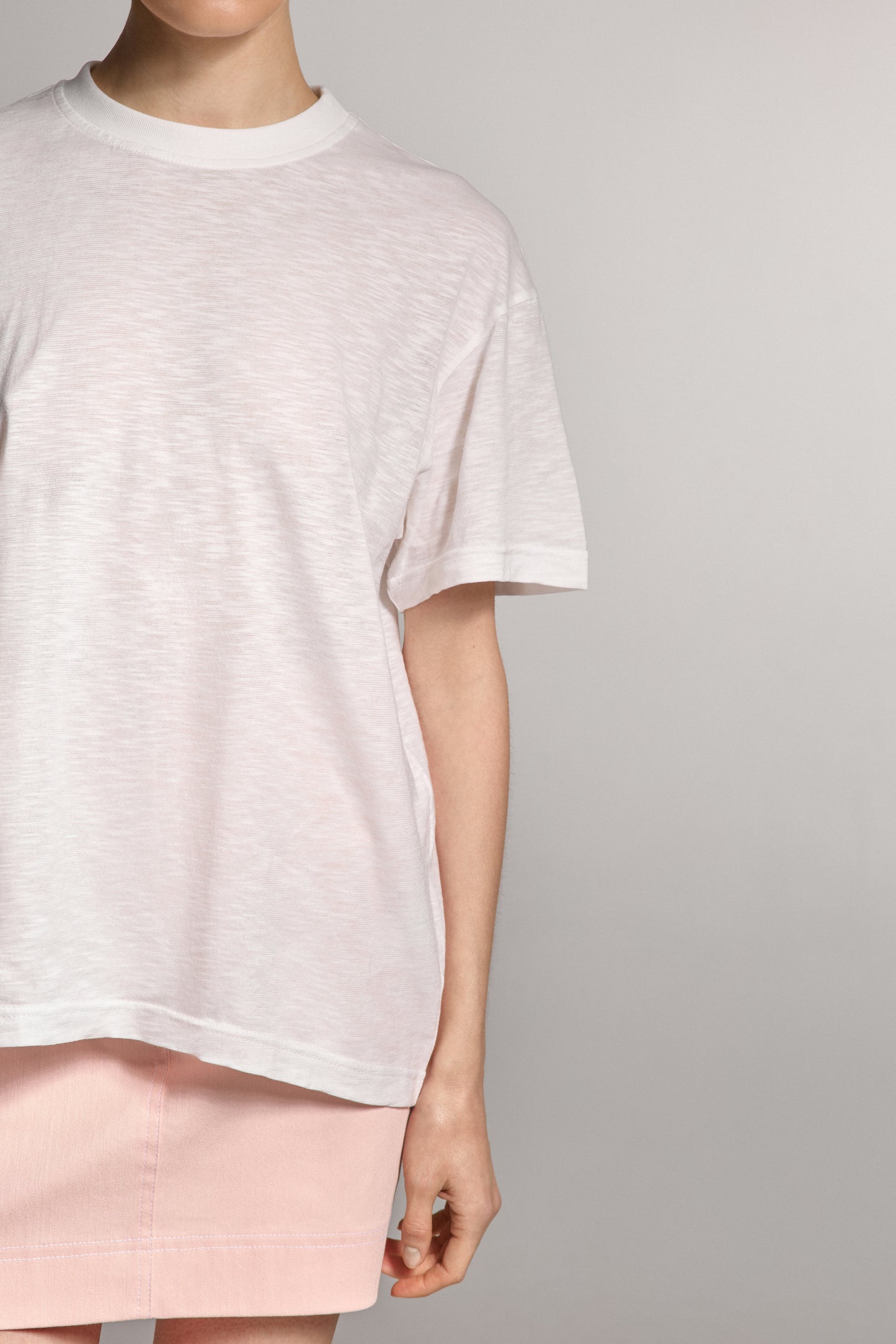 Біла футболка