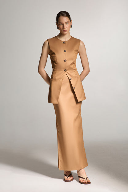 Жилет капучино приталений