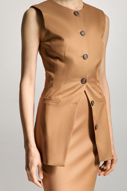 Жилет капучино приталений